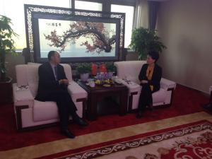 鄺遠平與河南省工商聯(lián)副主席、鄭州市工商聯(lián)主席薛景霞